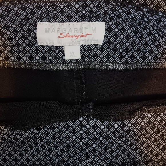 Margaret M Straight Leg Slimming Pull-on Ankle Pants - Picture 3 of 6